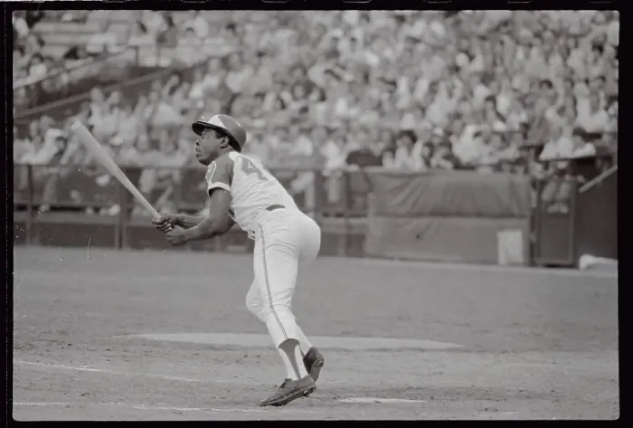 Framed Print : Hank Aaron Leaning to Make Home Run Framed Print : Hank Aaron Leaning to Make Home Run
