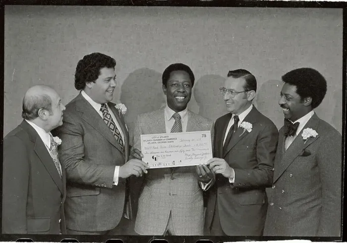 Framed Print : Hank Aaron with Politicians Posing for Camera Framed Print : Hank Aaron with Politicians Posing for Camera