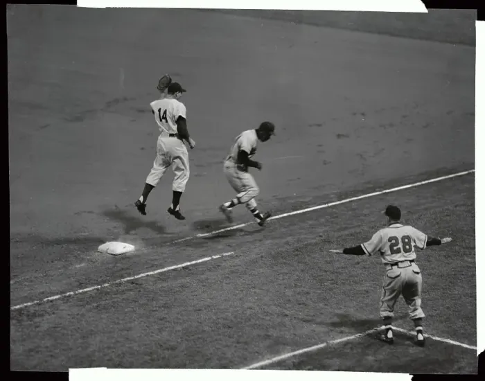 Framed Print : Hank Aaron Running to First Base Framed Print : Hank Aaron Running to First Base
