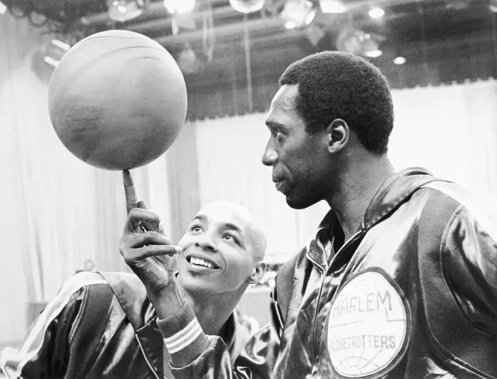 Framed Print : Harlem Globetrotters Meadowlark Lemon Balancing Ball Framed Print : Harlem Globetrotters Meadowlark Lemon Balancing Ball