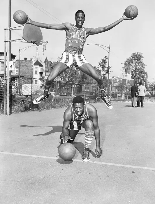 Framed Print : Harlem Globetrotters Practicing in Chicago Framed Print : Harlem Globetrotters Practicing in Chicago