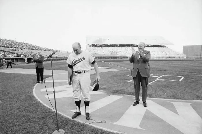 Framed Print : Harmon Killebrew @ Mic Holding Award Framed Print : Harmon Killebrew @ Mic Holding Award