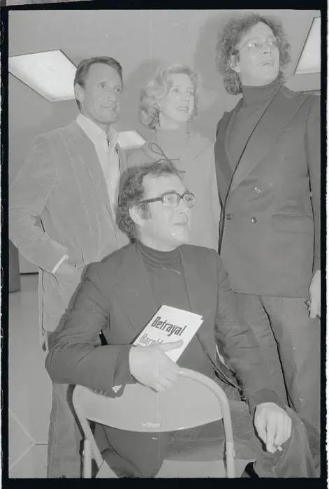 Framed Print : Harold Pinter Sitting in front of Actors Framed Print : Harold Pinter Sitting in front of Actors