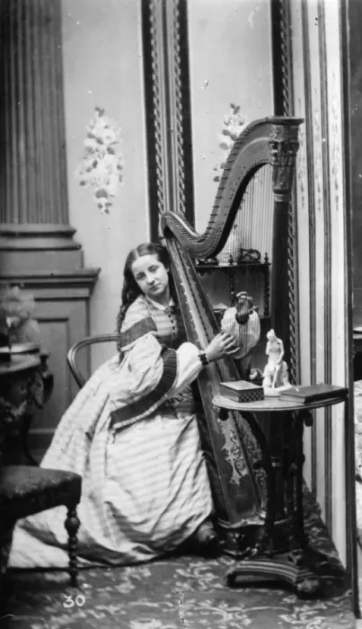 Framed Print : A Harpist. circa 1890: A harpist playing her instrument. (Photo by Rischgitz / Getty Images) Framed Print : A Harpist. circa 1890: A harpist playing her instrument. (Photo by Rischgitz / Getty Images)