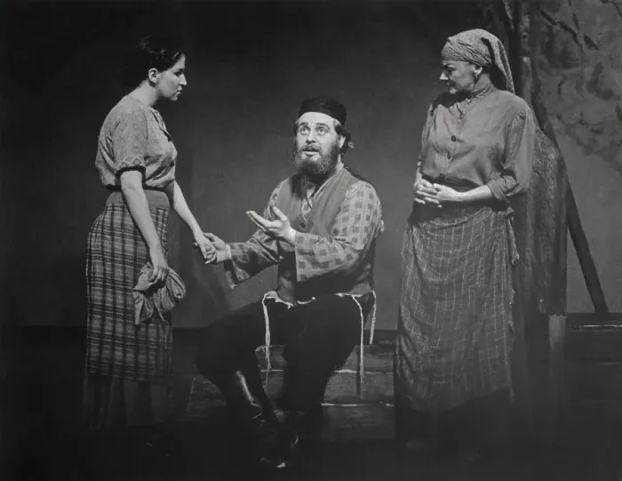 Framed Print : Harry Goz and Bette Midler in Fiddler on the Roof Framed Print : Harry Goz and Bette Midler in Fiddler on the Roof