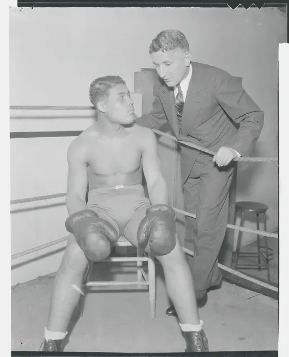 Framed Print : Harry Grayson Talking with Joe Louis Framed Print : Harry Grayson Talking with Joe Louis