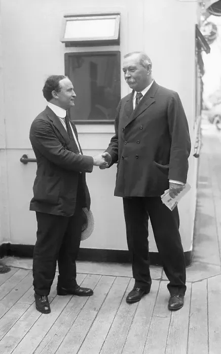 Framed Print : Harry Houdini and Sir Arthur Conan Doyle Shake Hands Framed Print : Harry Houdini and Sir Arthur Conan Doyle Shake Hands