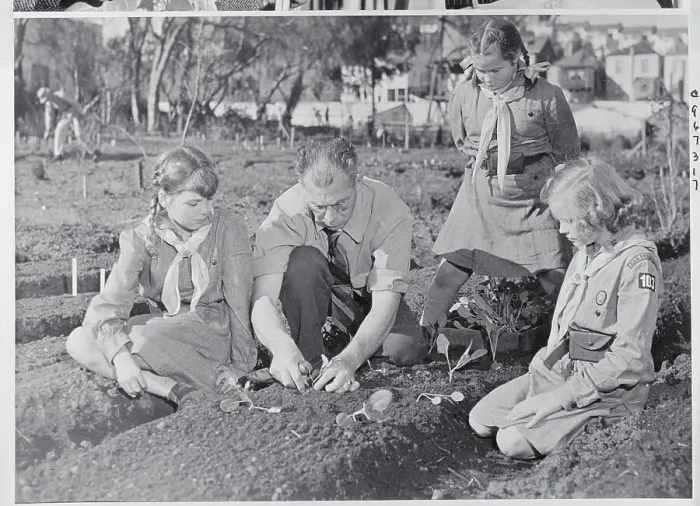 Framed Print : Harry Nelson with Children