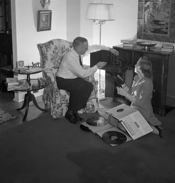 Framed Print : Harry Truman with Daughter Framed Print : Harry Truman with Daughter