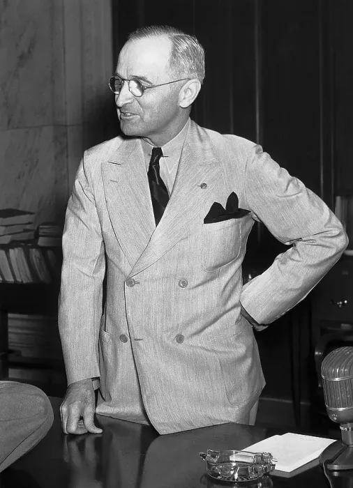 Framed Print : Harry Truman with Hand on Table Framed Print : Harry Truman with Hand on Table