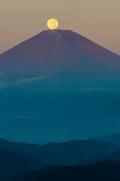 Harvest Moon on Fuji