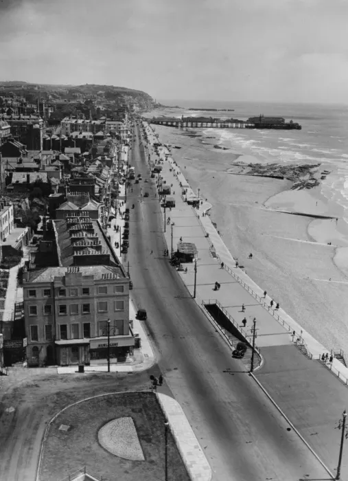 Framed Print : Hastings. 22nd June 1948: An elevated view of the waterfront, promenade Framed Print : Hastings. 22nd June 1948: An elevated view of the waterfront, promenade