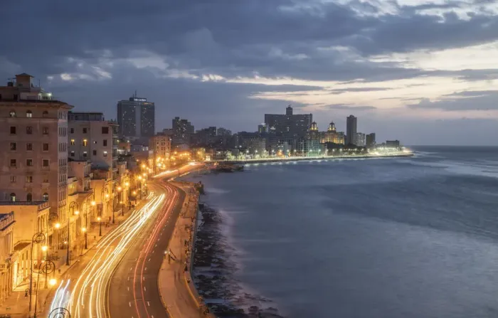 Framed Print : Havana. View of El Malecon at dusk Framed Print : Havana. View of El Malecon at dusk