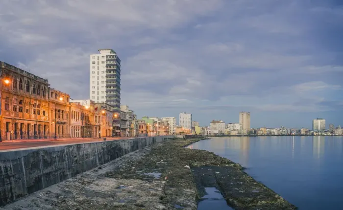 Framed Print : Havana. View of El Malecon at dusk Framed Print : Havana. View of El Malecon at dusk
