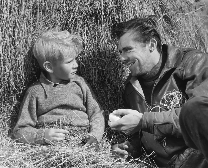 Framed Print : Hay Chat. 17th November 1952: British actor Dirk Bogarde Framed Print : Hay Chat. 17th November 1952: British actor Dirk Bogarde