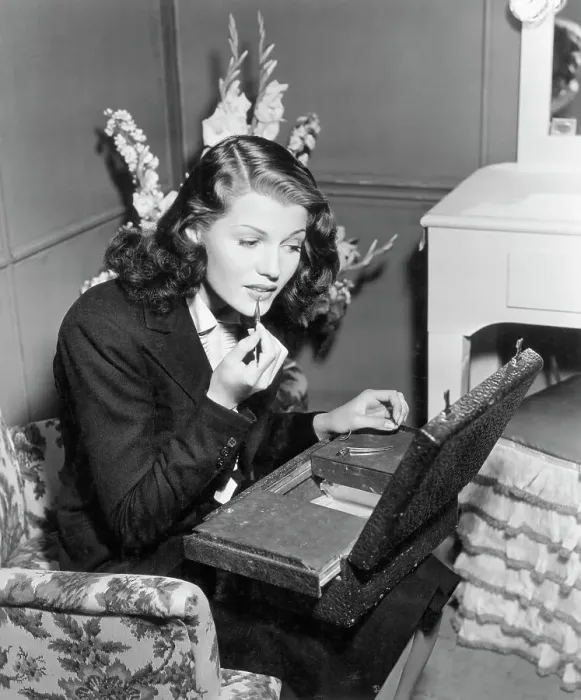 Framed Print : Hayworth Applies Lipstick W / Case On Knee Framed Print : Hayworth Applies Lipstick W / Case On Knee