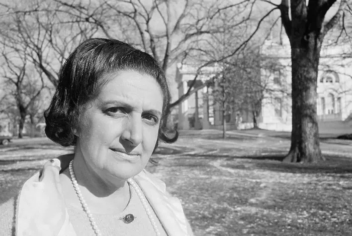 Framed Print : Head Shot Portrait of Helen Thomas Framed Print : Head Shot Portrait of Helen Thomas