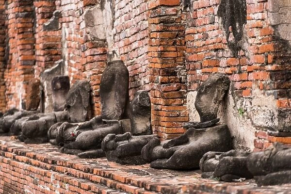 Headless statues of Buddha