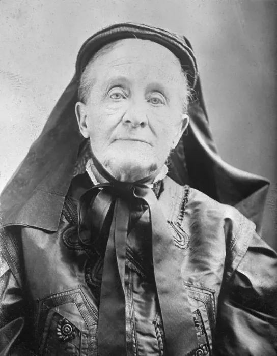 Framed Print : Headshoulders Photo Of Elderly Woman Framed Print : Headshoulders Photo Of Elderly Woman