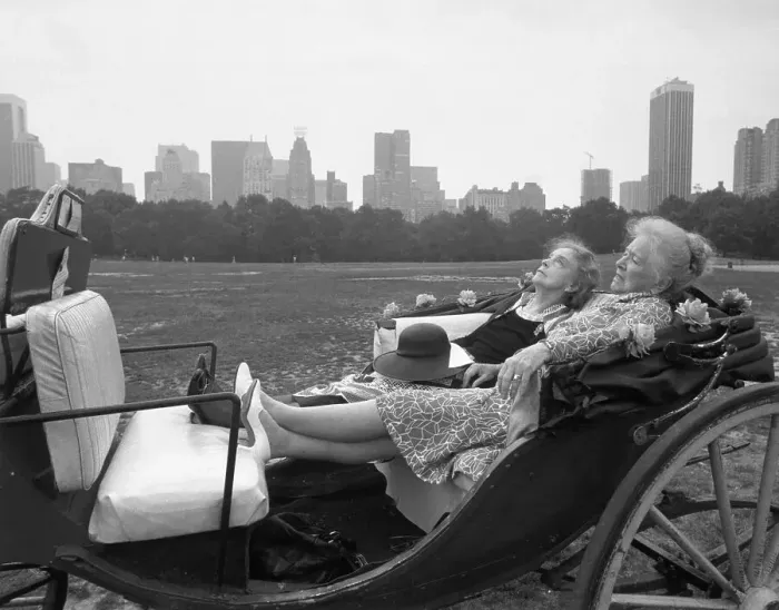 Framed Print : Helen Hayes and Lilian Gish in Central Park Framed Print : Helen Hayes and Lilian Gish in Central Park