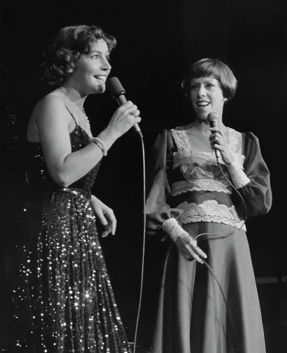 Framed Print : Helen Reddy And Carol Burnett On Stage At The MGM Grand Hotel
