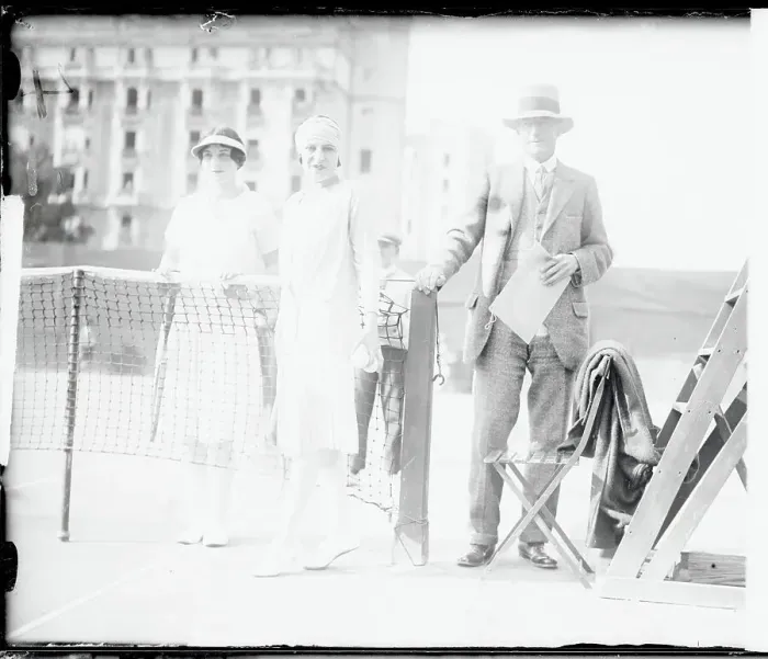 Framed Print : Helen Wills and Suzanne Lenglen Before Match Framed Print : Helen Wills and Suzanne Lenglen Before Match