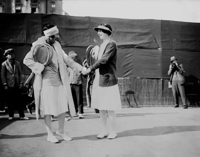 Framed Print : Helen Wills and Suzanne Lenglen Shaking Hands Framed Print : Helen Wills and Suzanne Lenglen Shaking Hands