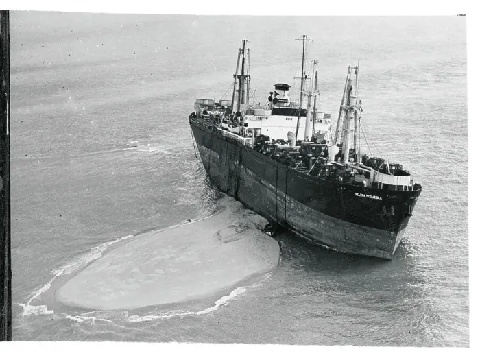 Framed Print : The Helena Modjeska Stuck in the Water Framed Print : The Helena Modjeska Stuck in the Water