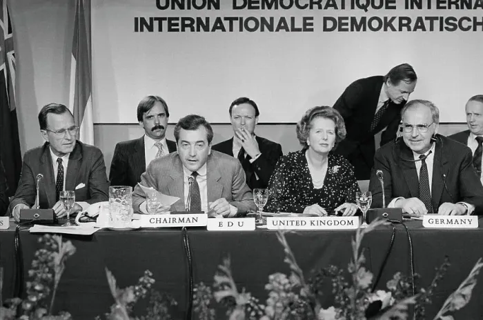 Framed Print : Helmut Kohl with Margaret Thatcher and Alois Mock Framed Print : Helmut Kohl with Margaret Thatcher and Alois Mock