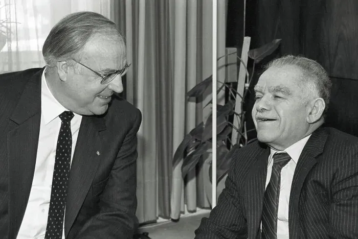 Framed Print : Helmut Kohl Speaking with Yitzhak Shamir Framed Print : Helmut Kohl Speaking with Yitzhak Shamir