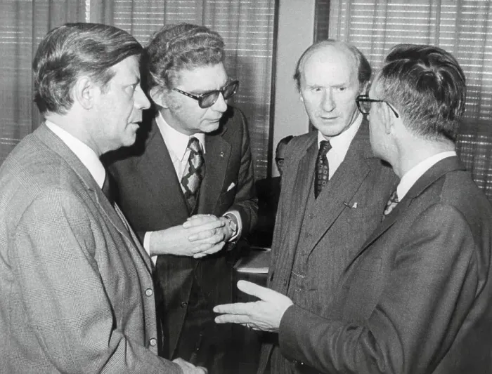Framed Print : Helmut Schmidt and Others Discussing the Monetary Crisis Framed Print : Helmut Schmidt and Others Discussing the Monetary Crisis