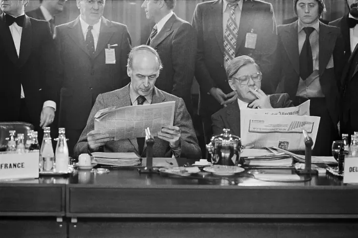 Framed Print : Helmut Schmidt and Giscard D'Estaing at Conference Table