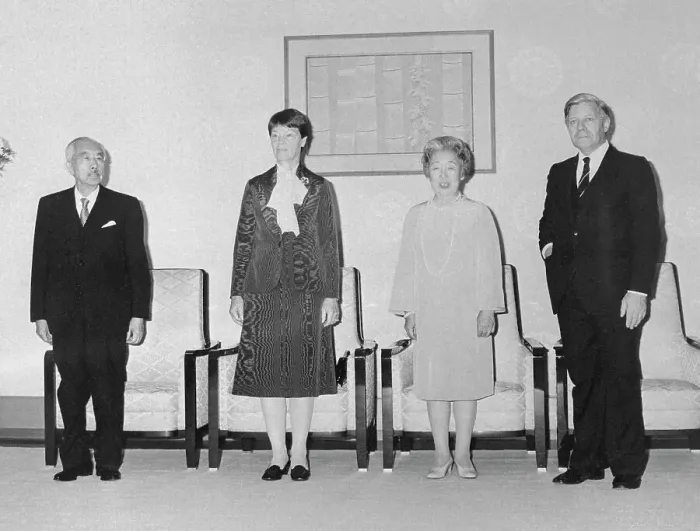 Framed Print : Helmut Schmidt and Others at Imperial Palace Framed Print : Helmut Schmidt and Others at Imperial Palace