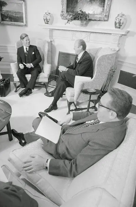 Framed Print : Helmut Schmidt Laughing with President Gerald Ford Framed Print : Helmut Schmidt Laughing with President Gerald Ford