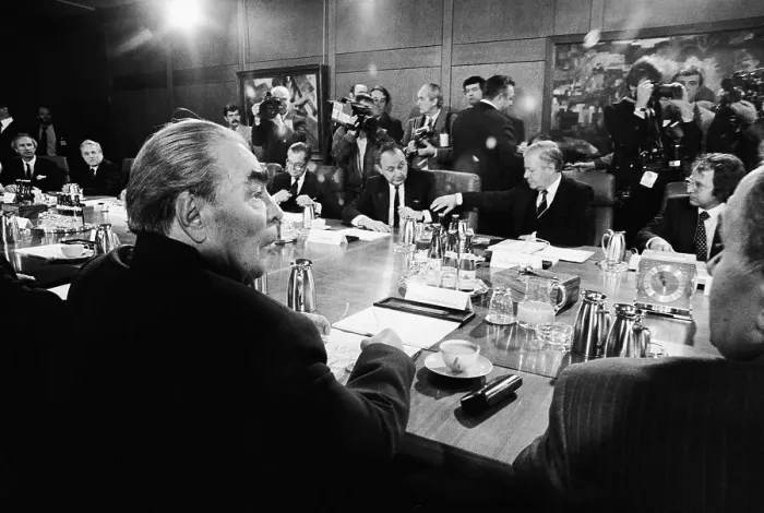 Framed Print : Helmut Schmidt Meeting with Soviet Officials Framed Print : Helmut Schmidt Meeting with Soviet Officials