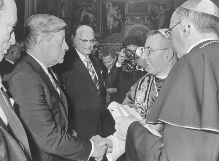 Framed Print : Helmut Schmidt with Pope John Paul I Framed Print : Helmut Schmidt with Pope John Paul I