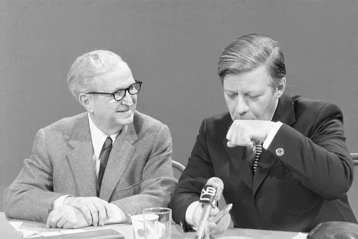 Framed Print : Helmut Schmidt Sniffing Snuff