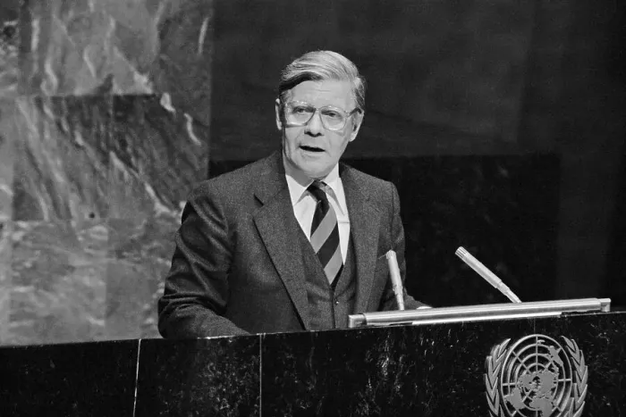 Framed Print : Helmut Schmidt Speaking About Disarmament Framed Print : Helmut Schmidt Speaking About Disarmament