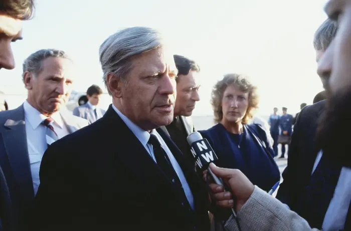 Framed Print : Helmut Schmidt Speaking to Reporter