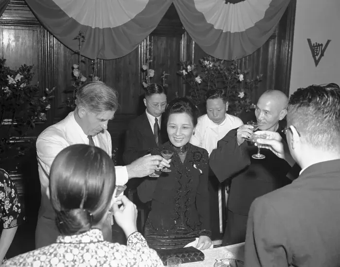 Framed Print : Henry A. Wallace Toasting with Mme. Chiang Kai-shek Framed Print : Henry A. Wallace Toasting with Mme. Chiang Kai-shek