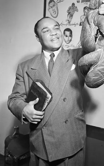 Framed Print : Henry Armstrong with Bible and Boxing Gloves Framed Print : Henry Armstrong with Bible and Boxing Gloves