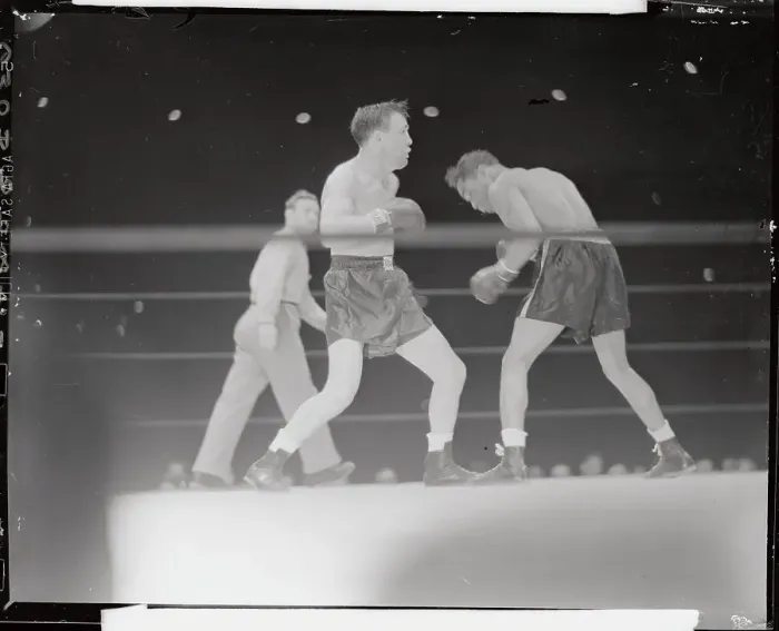 Framed Print : Henry Armstrong Ducking Blow from Lou Ambers Framed Print : Henry Armstrong Ducking Blow from Lou Ambers