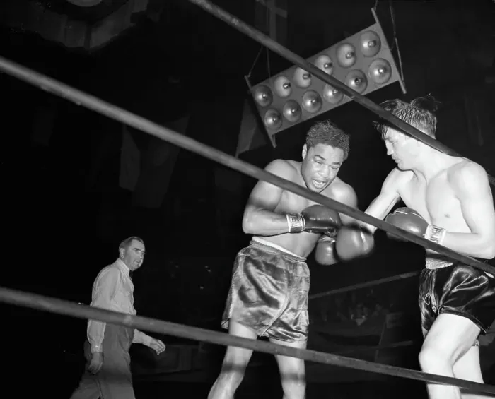 Framed Print : Henry Armstrong Ducking Right Hook Framed Print : Henry Armstrong Ducking Right Hook