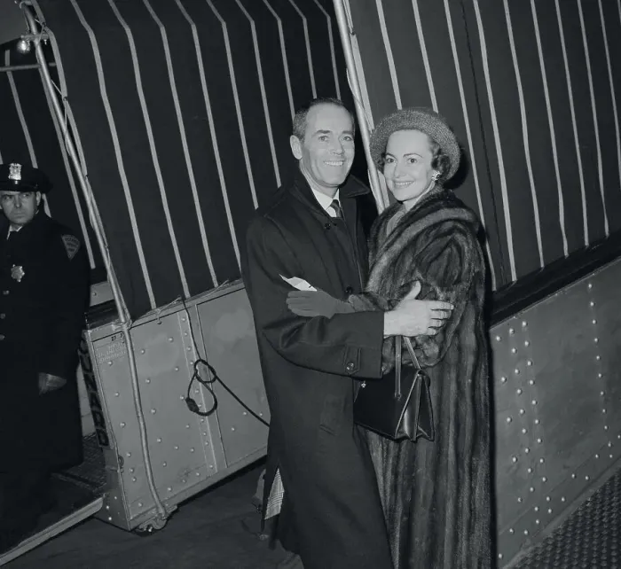 Framed Print : Henry Fonda Hugging Olivia de Havilland Framed Print : Henry Fonda Hugging Olivia de Havilland
