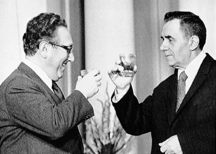 Framed Print : Henry Kissinger and Andrei Gromyko Framed Print : Henry Kissinger and Andrei Gromyko