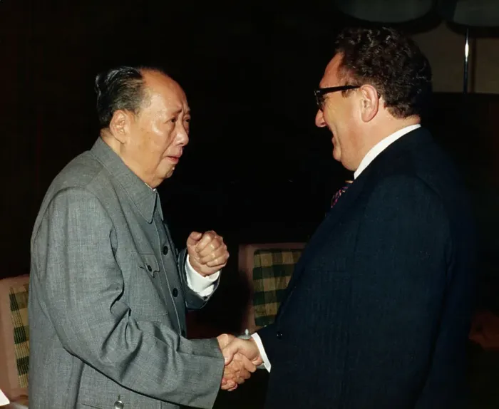 Framed Print : Henry Kissinger Meeting Mao Tse-tung Framed Print : Henry Kissinger Meeting Mao Tse-tung