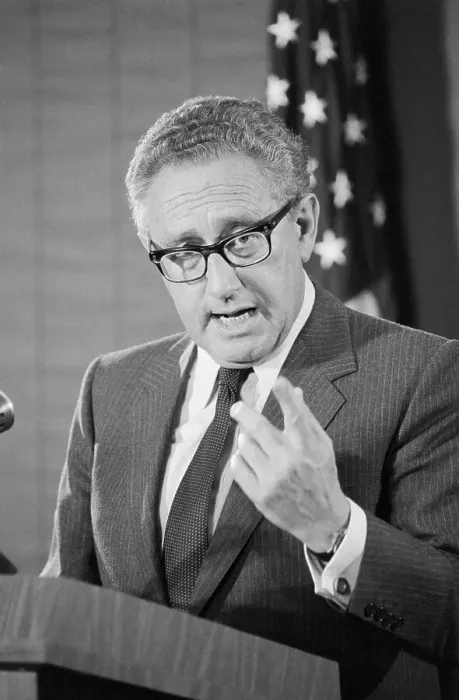 Framed Print : Henry Kissinger Speaks, Gestures Framed Print : Henry Kissinger Speaks, Gestures