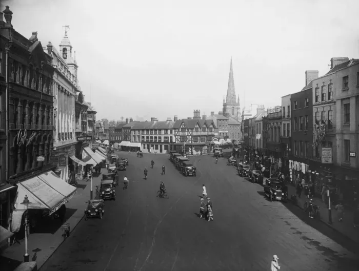 Framed Print : Hereford. The High Town, Hereford, circa 1925 Framed Print : Hereford. The High Town, Hereford, circa 1925