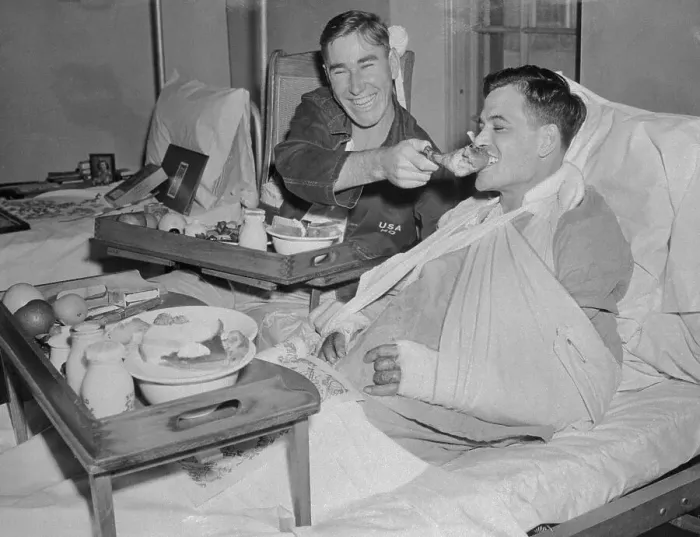 Framed Print : Heroes Recovering From Wounds Enjoy Thanksgiving Feast Framed Print : Heroes Recovering From Wounds Enjoy Thanksgiving Feast