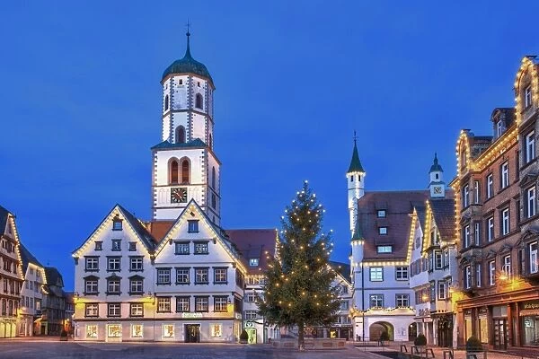 Historic buildings, market square, St. Martin parish church, town hall, Des Esels Schatten sculpture, Christmas tree, dusk, Biberach an der Riss, Baden-Wuerttemberg, Germany, Europe